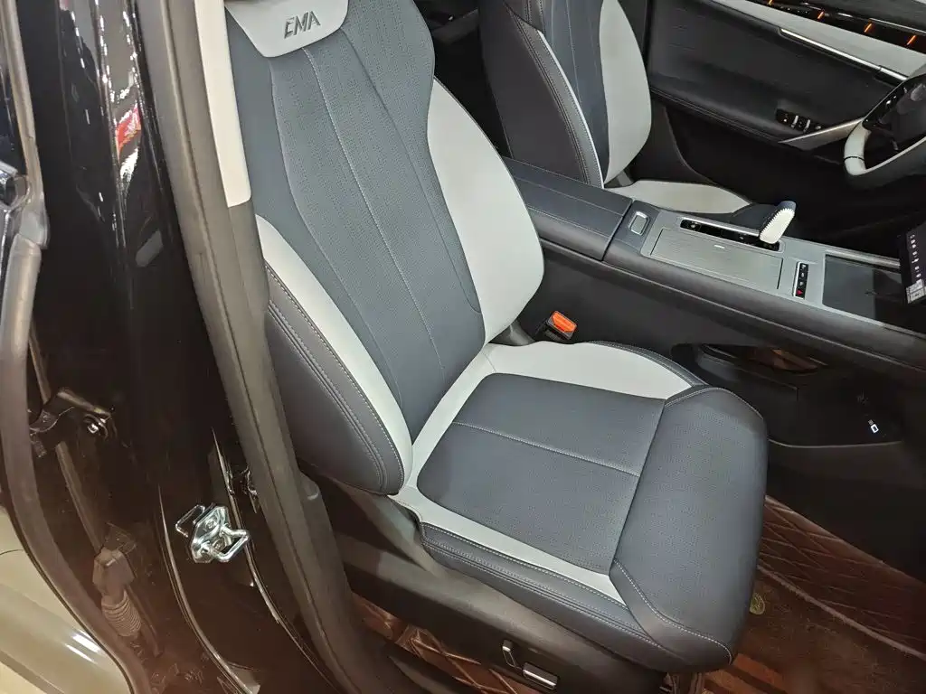 Geely Boyue L — миниатюра 3
