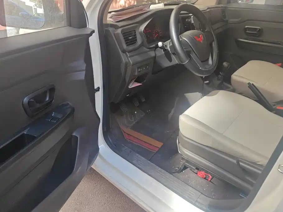 Wuling Hongguang V — миниатюра 9