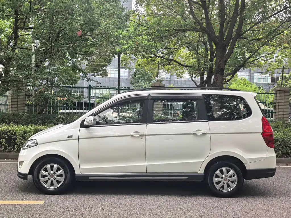 Wuling Hongguang — миниатюра 3