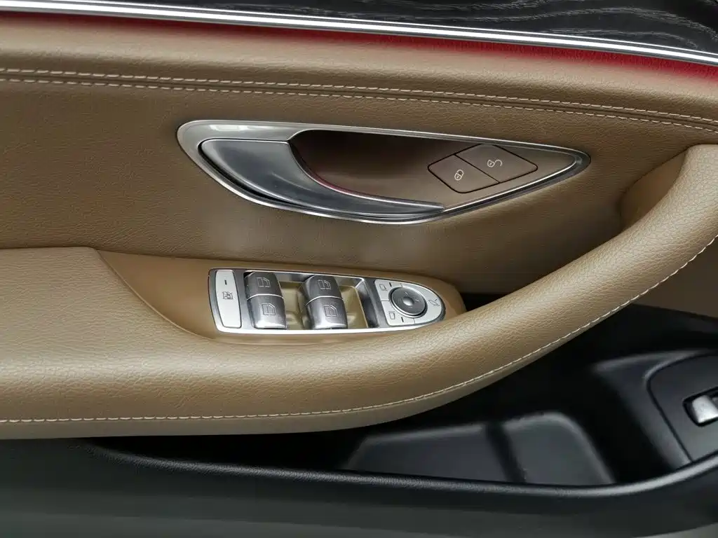 Mercedes-Benz E-Class — миниатюра 9