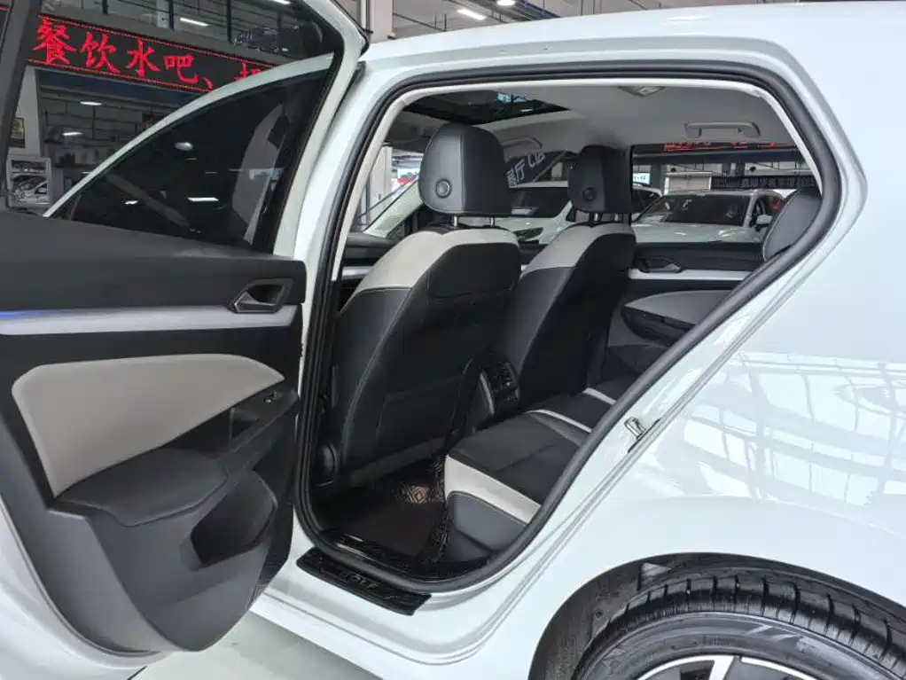 Volkswagen Golf — миниатюра 8