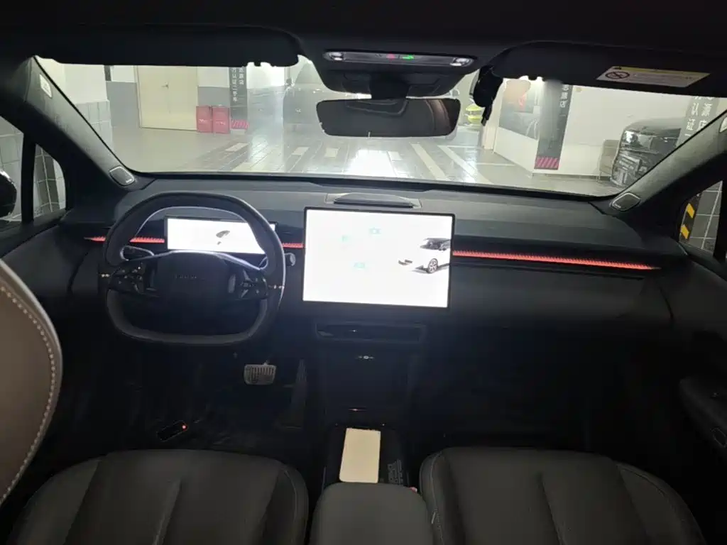 Lynk & Co 20 — миниатюра 10