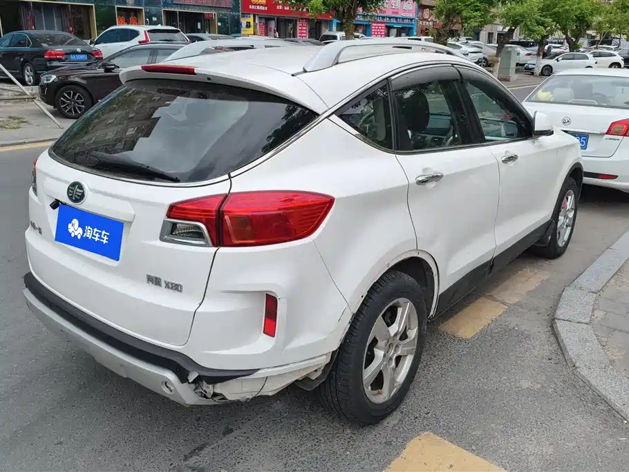 Bestune X80 2013 2.0L MT Luxury
