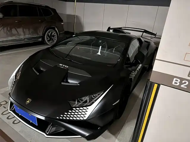 LAMBORGHINI HURACÁN 2023