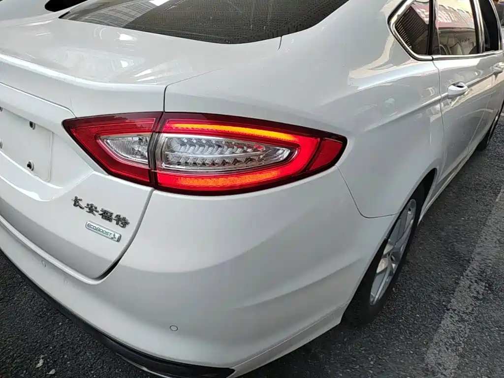 Ford Mondeo — миниатюра 8
