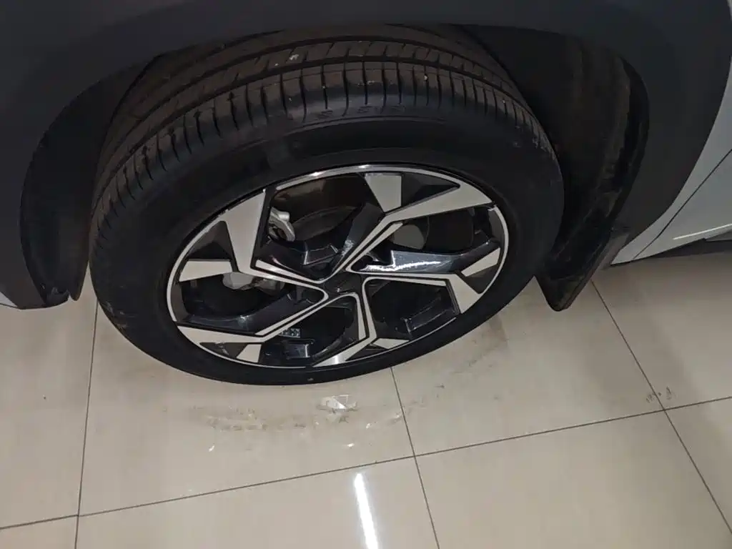 Geely Boyue L — миниатюра 23
