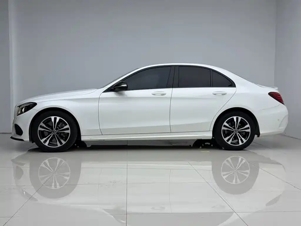 Mercedes-Benz C-Class — миниатюра 6