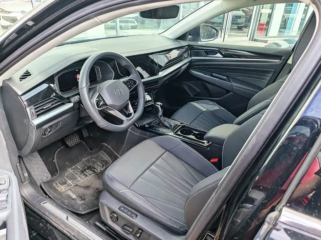 Volkswagen Passat 2023 380TSI Luxury
