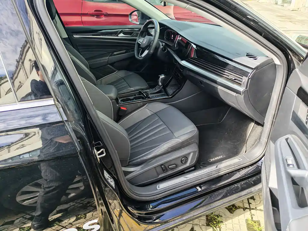 Volkswagen Passat 2023 380TSI Luxury