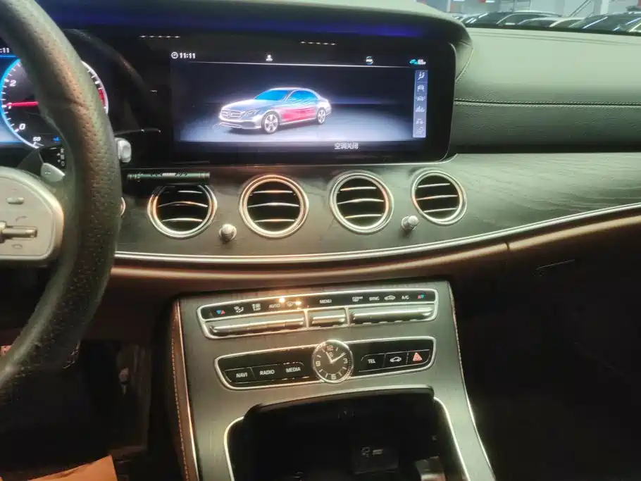 Mercedes-Benz E-Class — миниатюра 13