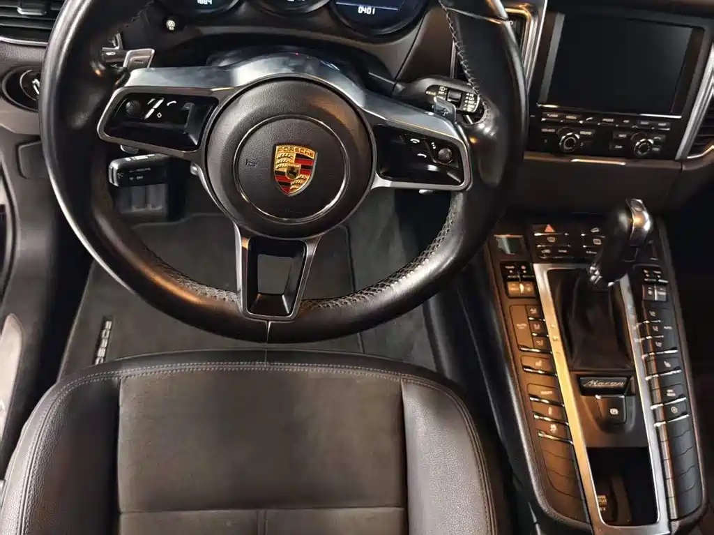 Porsche Macan — миниатюра 13