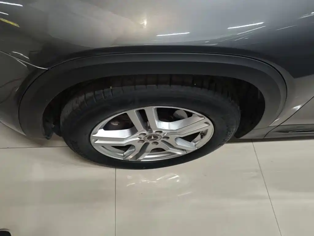 Mercedes-Benz GLB — миниатюра 23