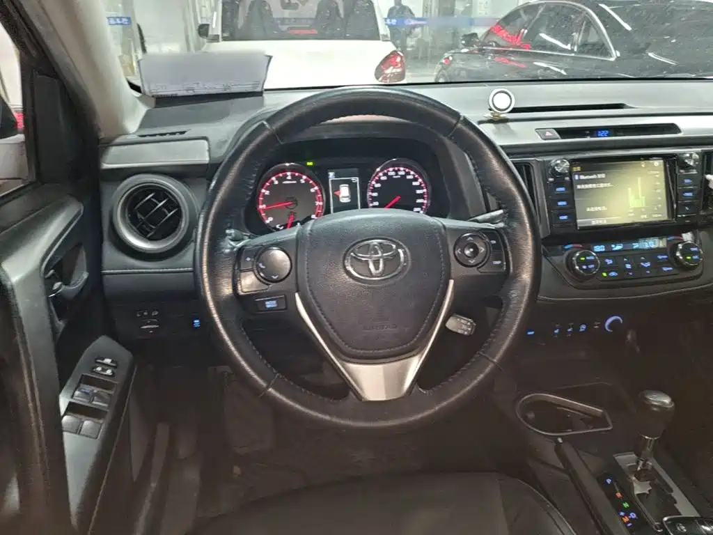 Toyota RAV4 — миниатюра 11