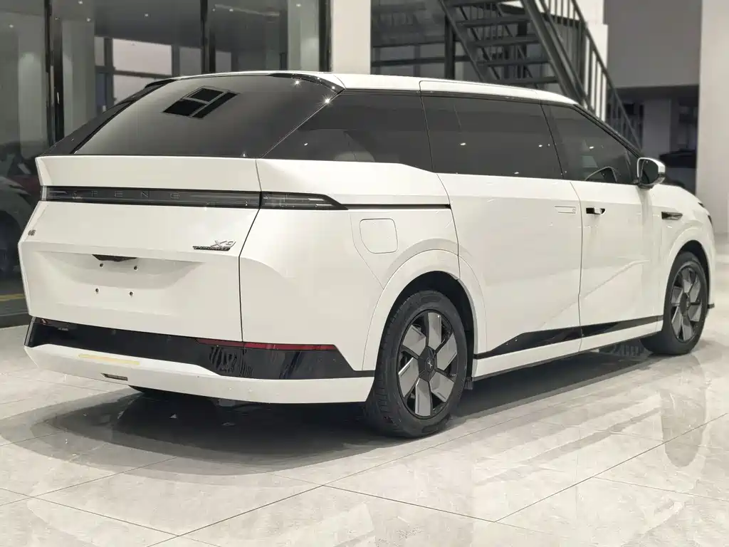 XPeng X9 — миниатюра 6