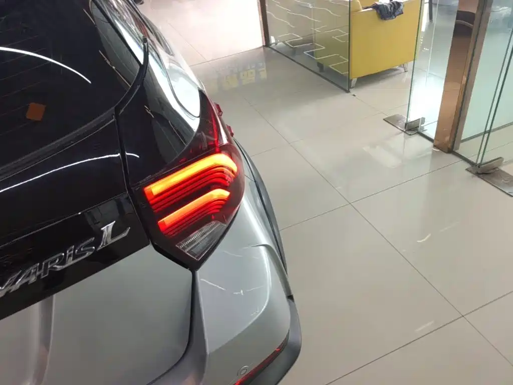 Toyota Yaris L — миниатюра 8