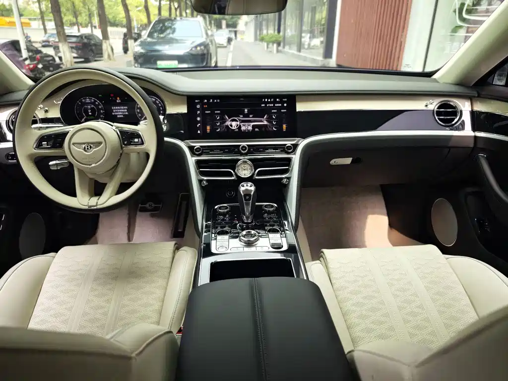 Bentley Flying Spur PHEV — миниатюра 16