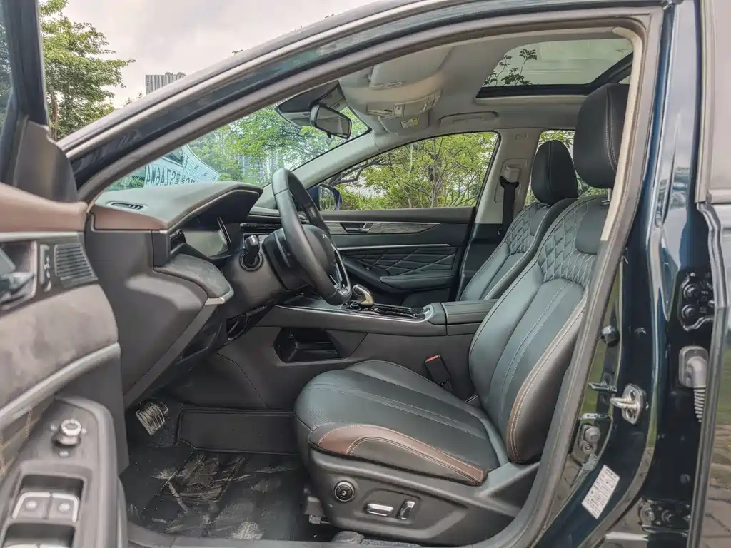 DONGFENG YI HYUN MAX