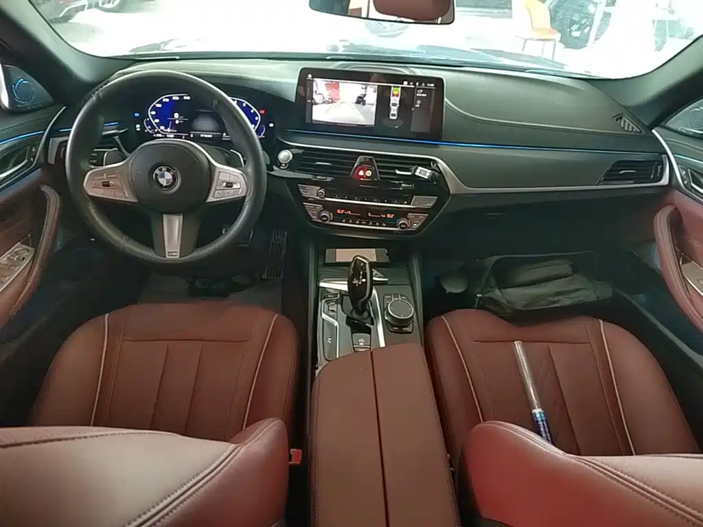 BMW 5 Series — миниатюра 10