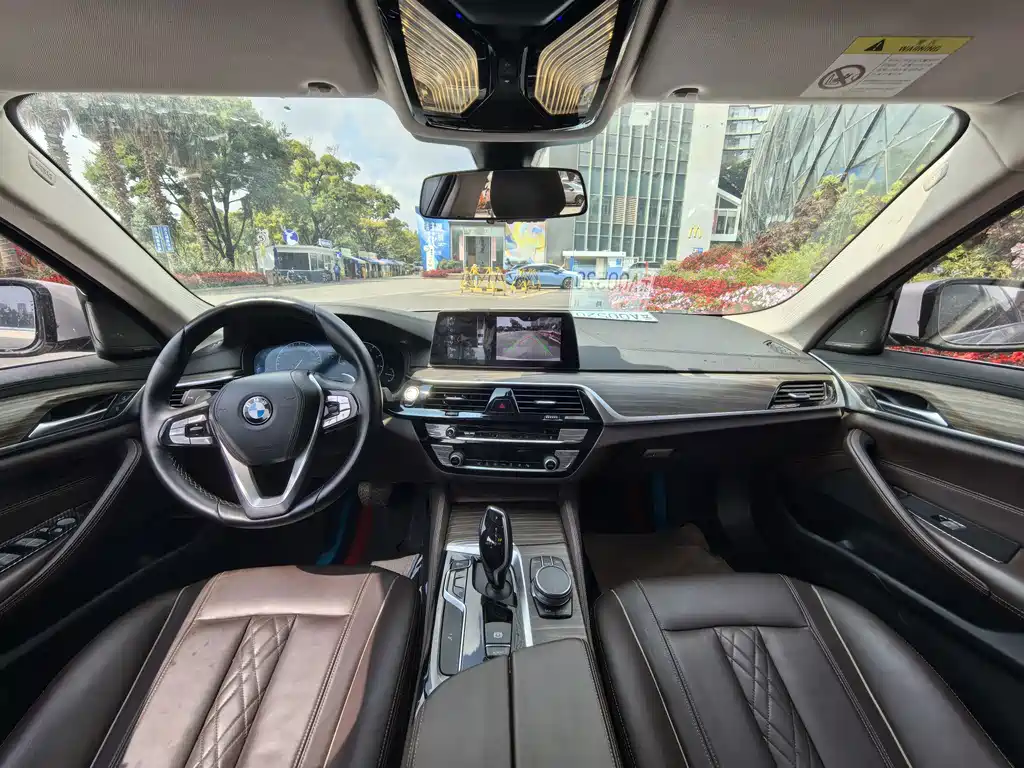 BMW 5 Series — миниатюра 5