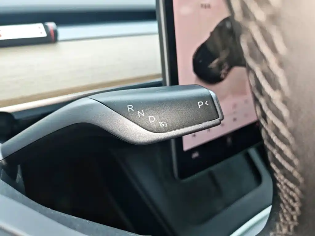 Tesla Model Y — миниатюра 14