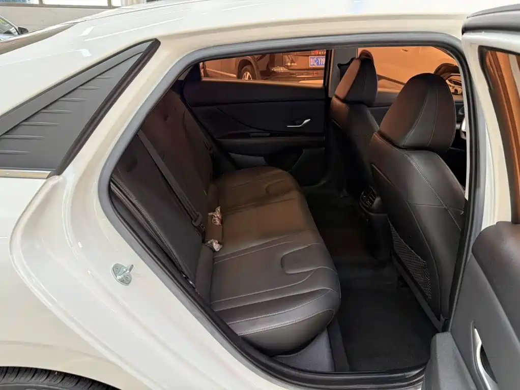 Hyundai Elantra — миниатюра 22