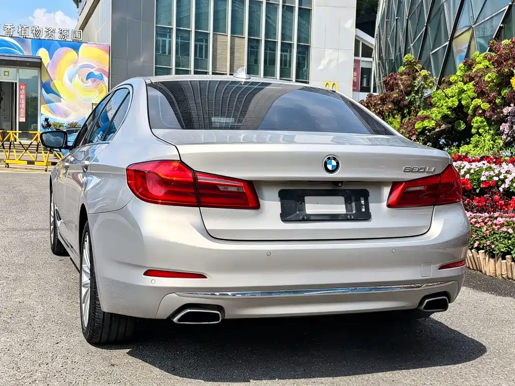 BMW 5 Series — миниатюра 10