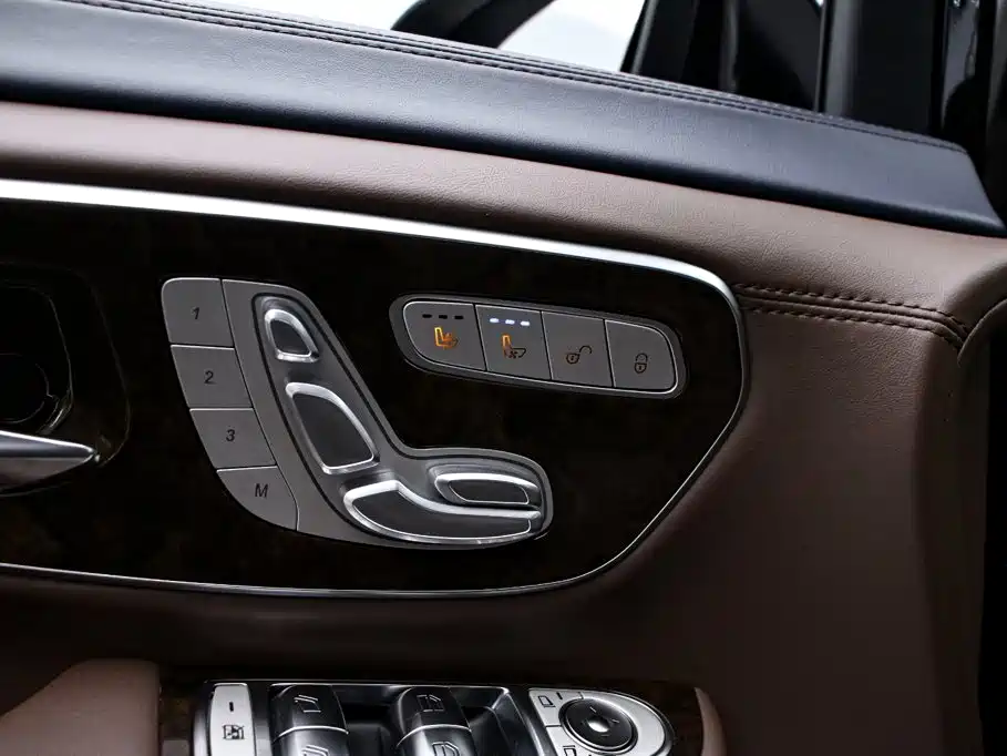 Mercedes-Benz V-Class (Import) — миниатюра 13