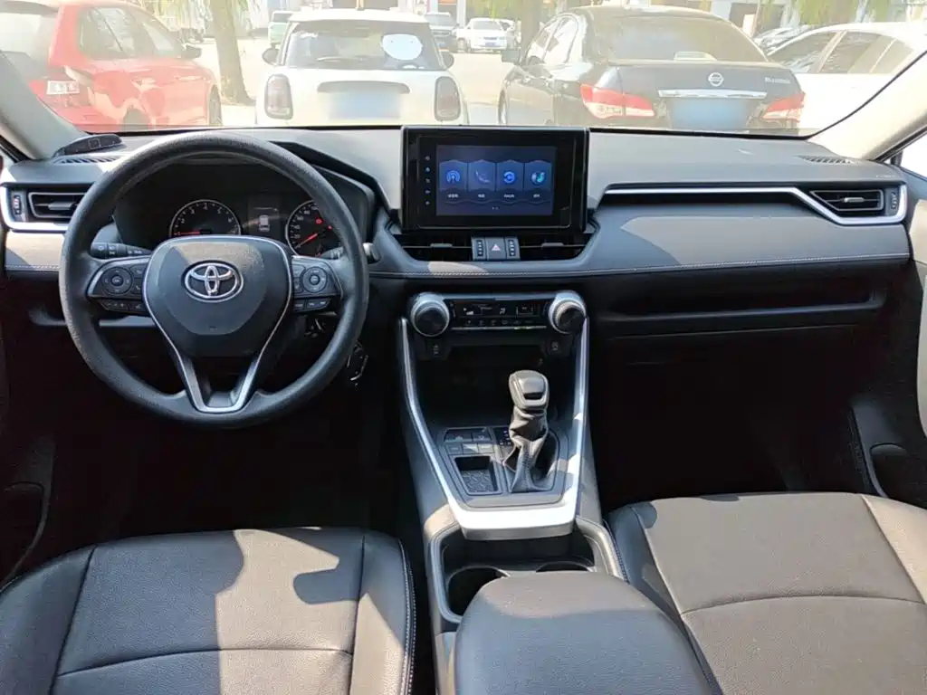 Toyota RAV4 — миниатюра 10