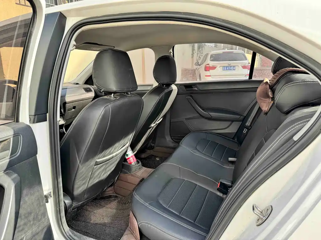 Volkswagen Santana — миниатюра 8