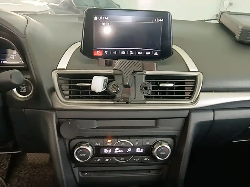Mazda 3 Axela — миниатюра 13