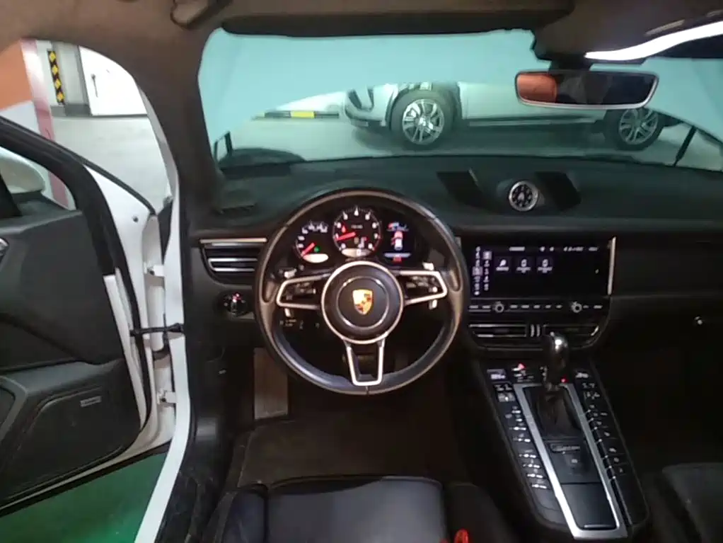 Porsche Macan — миниатюра 11