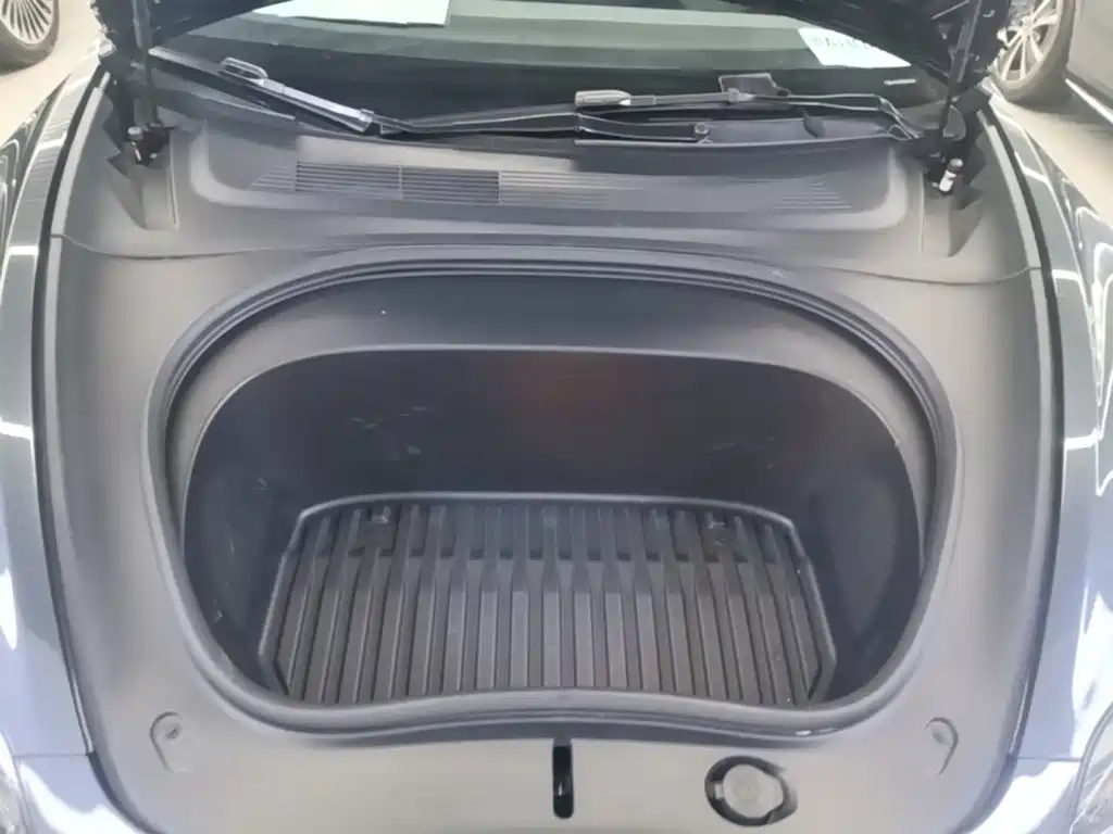 Tesla Model 3 — миниатюра 20