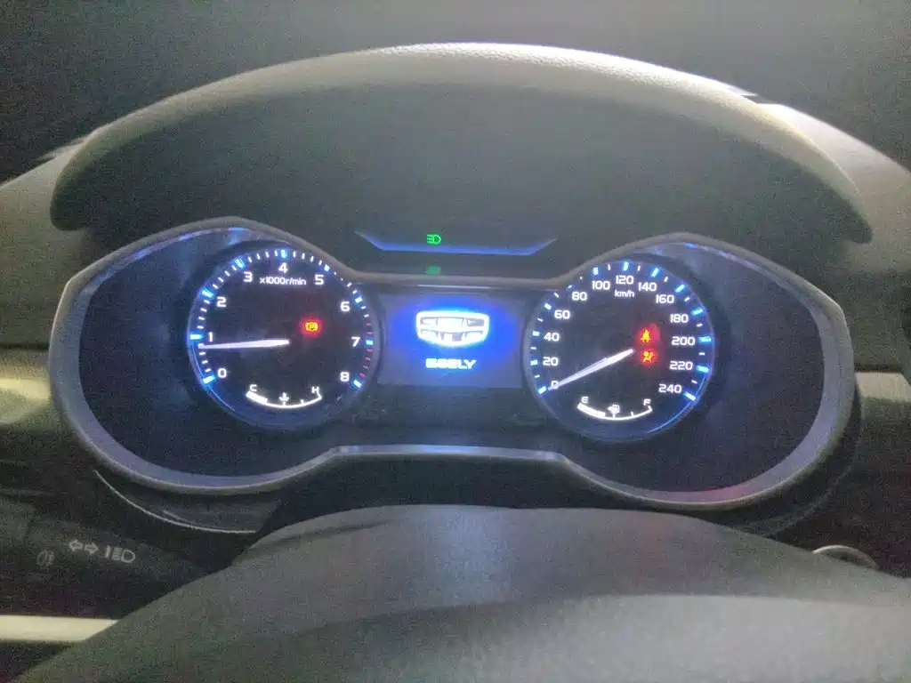 Geely Emgrand — миниатюра 7