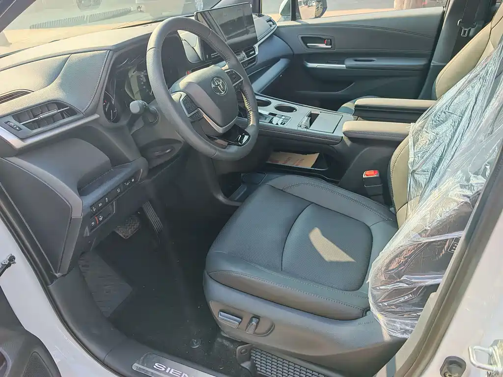 Toyota Sienna — миниатюра 8