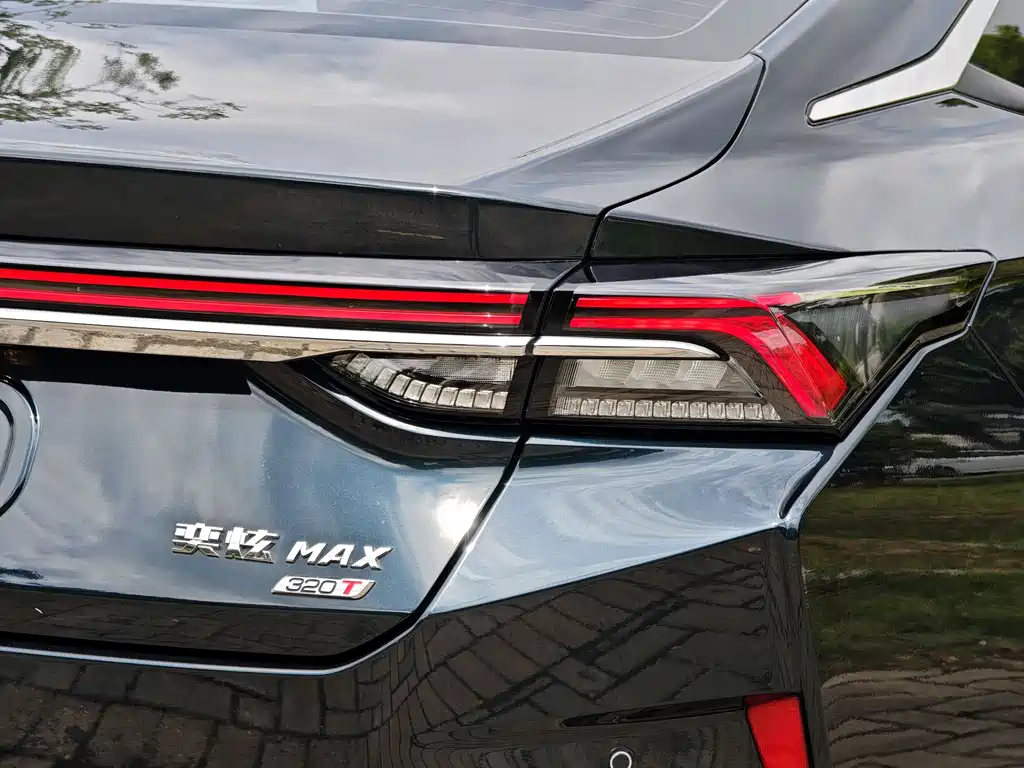 DONGFENG YI HYUN MAX