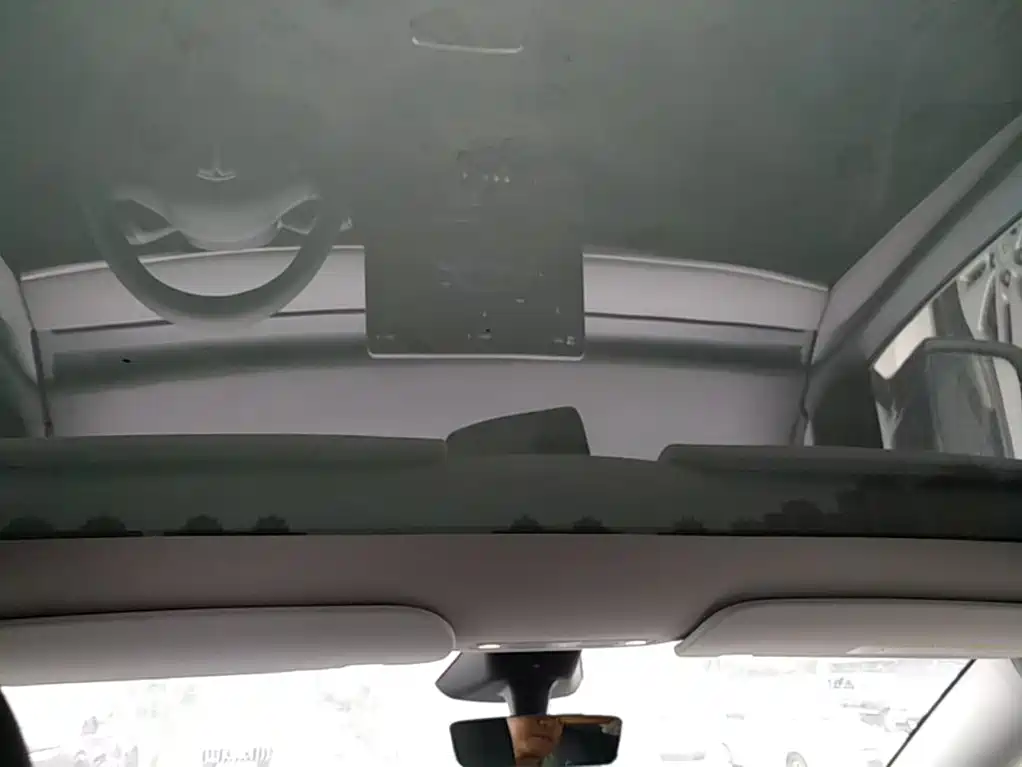 Tesla Model Y — миниатюра 18