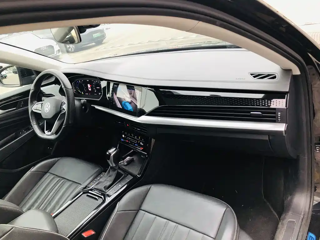 VOLKSWAGEN PASSAT NEW ENERGY