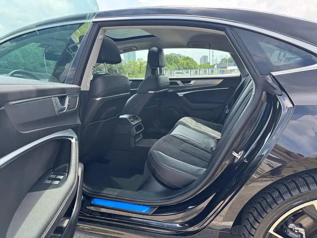 Audi A7L — миниатюра 6