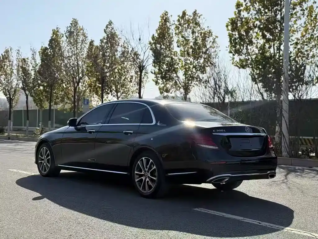Mercedes-Benz E-Class — миниатюра 4