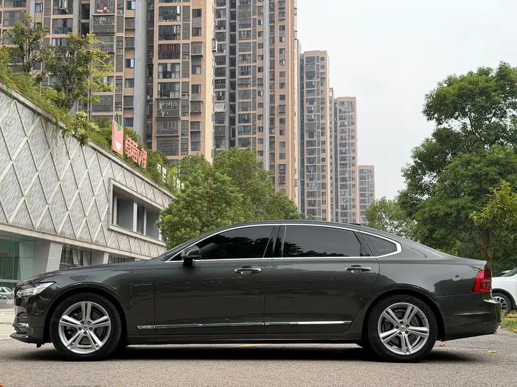 Volvo S90 — миниатюра 7