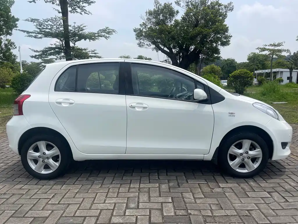 Toyota Yaris — миниатюра 12
