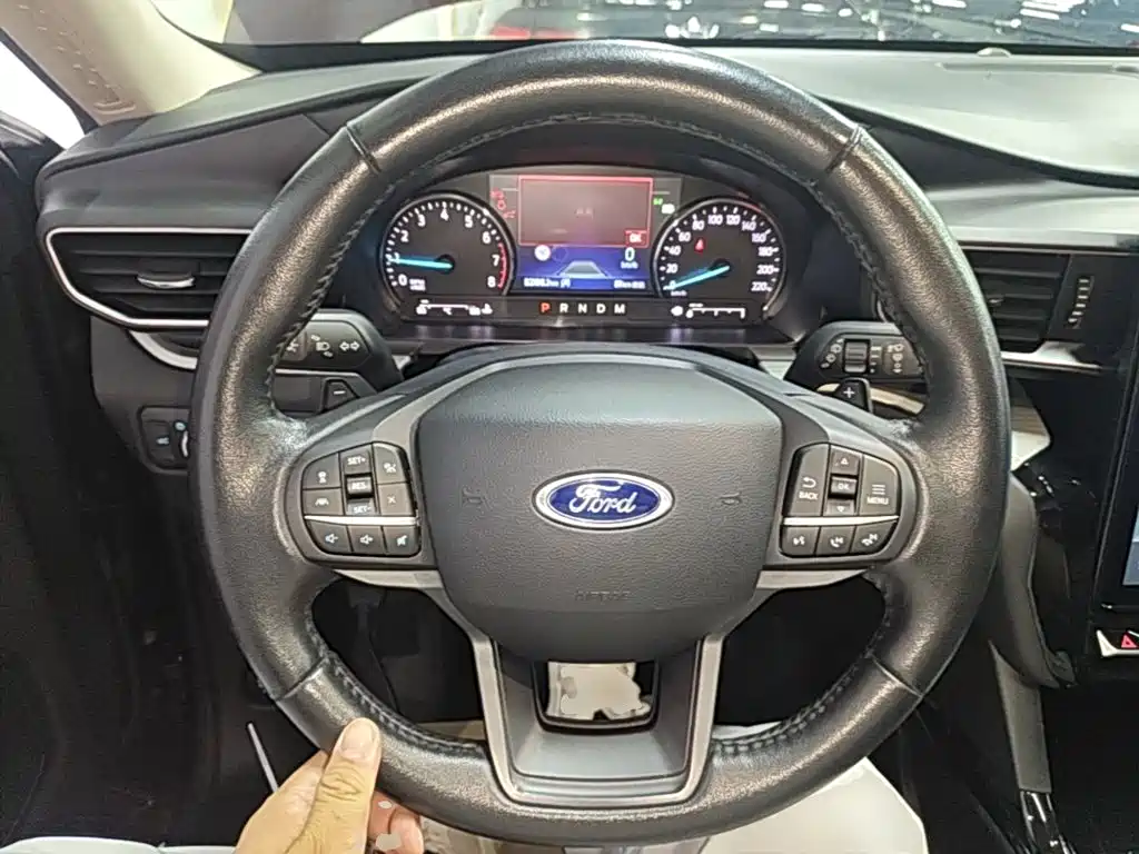 Ford Explorer — миниатюра 11