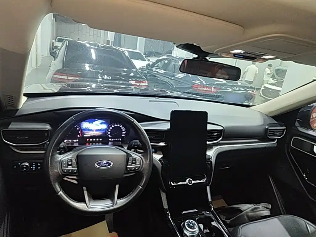 Ford Explorer — миниатюра 10