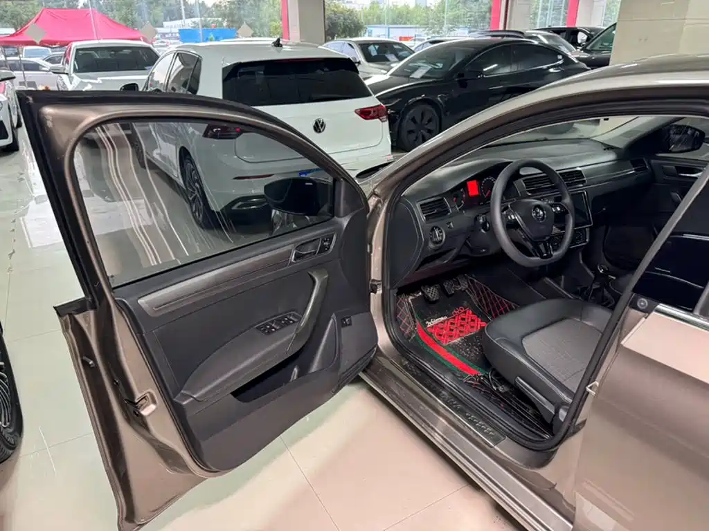 Volkswagen Santana — миниатюра 5