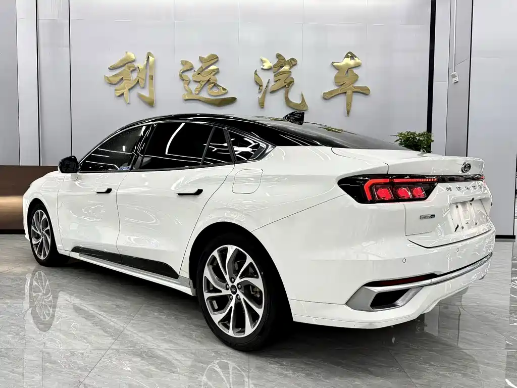 Ford Mondeo — миниатюра 9