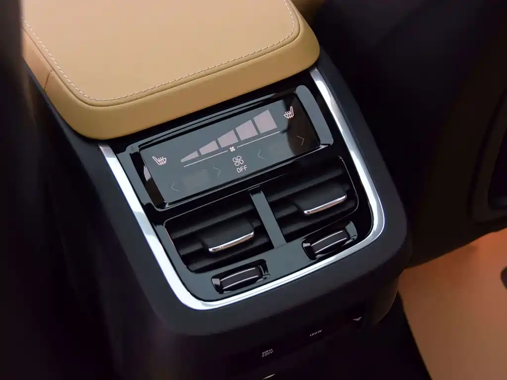 Volvo XC90 — миниатюра 20