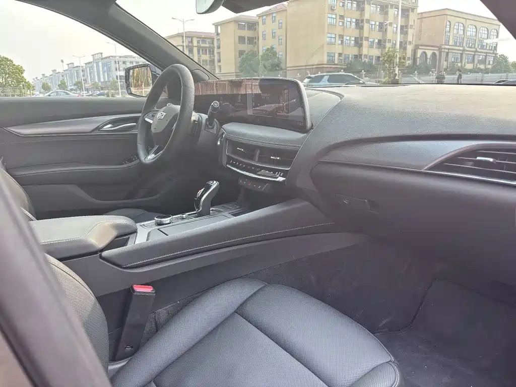 Cadillac CT5 — миниатюра 10