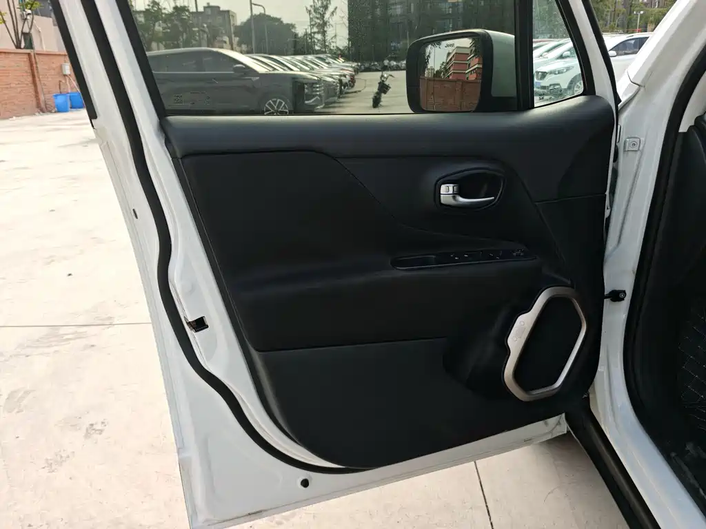 Jeep Renegade — миниатюра 4