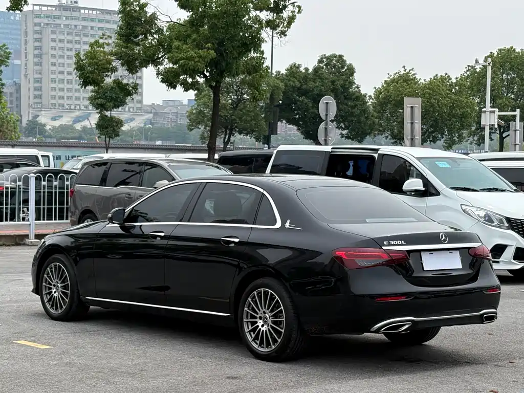Mercedes-Benz E-Class E 2023 E 260 L
