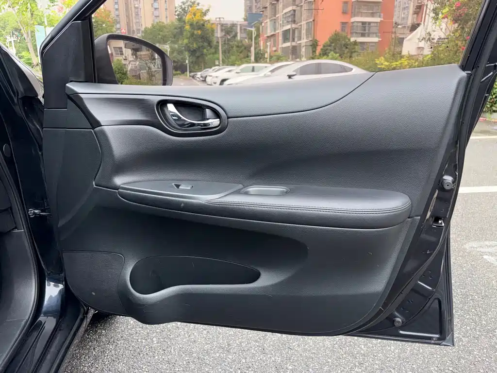 Nissan Tiida — миниатюра 19